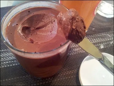 Nous n'allons pas nous gêner pour en rajouter une couche, ainsi donc produire de longs développements !