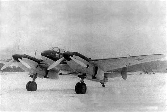 Ce bombardier léger et avion de reconnaissance équipait plusieurs unités soviétiques en 1941. Il illustre les grandes difficultés de l'aviation soviétique lors de l'opération Barbarossa : pratiquement tous les appareils sont détruits durant les premières attaques. Quel est cet appareil ?