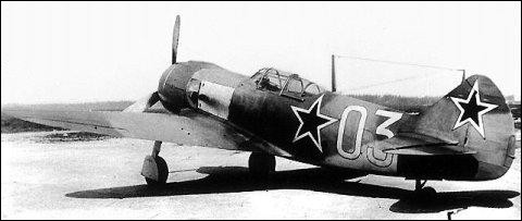 Cet avion de chasse, construit en bois, mis en service en 1943, a été massivement utilisé dans la bataille de Stalingrad puis à Koursk avant d'être remplacé en 1944. Quel est cet appareil ?