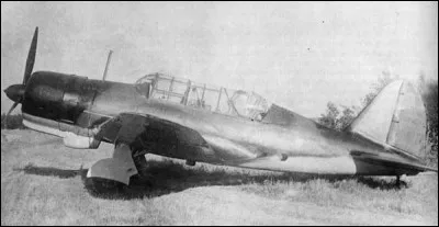Ce bombardier léger, premier avion de son concepteur, a été produit à partir de 1937. Bien qu'obsolète, il a été utilisé dans l'urgence en 1941 puis remplacé par des appareils plus modernes. Quel est cet avion ?