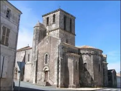 Vous avez sur cette image l'église Saint-Maurice de Béceleuf. Village Deux-Sévrien, il se situe dans l'ancienne région ...