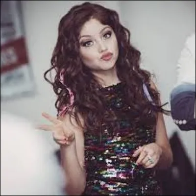 Comment s'appellent ses parents adoptifs ?