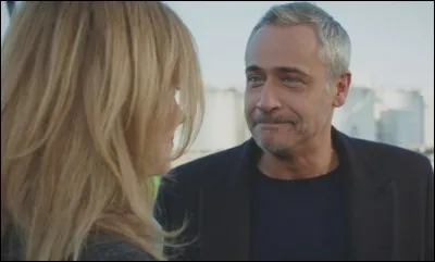 Dans l'épisode "Les liens du cur", Marquand apprend qu'il est papy. Combien pèse le bébé de Lucie ?