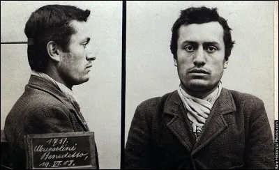 Benito Mussolini s'est expatrié pour ne pas faire son service militaire. Dans quel pays est-il parti ?