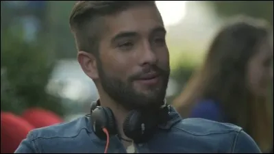 Comment s'appelle ce chanteur ?