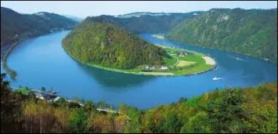 Parmi ces capitales, laquelle n'est pas traversée par le Danube ?