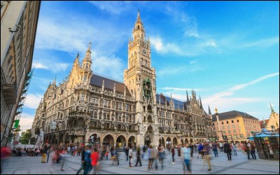 Munich est la capitale de la Bavière. Où se situe-t-elle ?