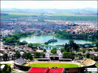 Antananarivo est la capitale de/du :