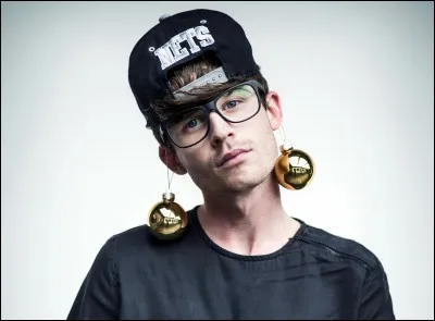 Je le trouve méga drôle. Il est Belge. Qui est-il ?