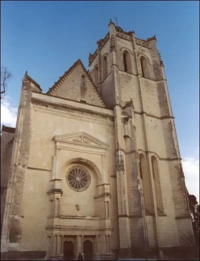 Parfois il y a des choses incongrues dans les églises. A Oiron, dans les Deux-Sèvres, on trouve ...