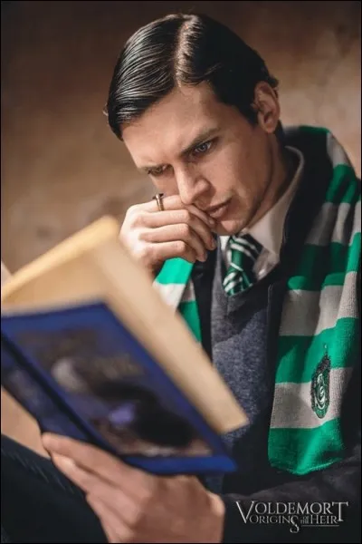 Lequel de ces Mangemorts se trouve être celui qui a communiqué inconsciemment le lieu de retraite du Seigneur des Ténèbres ?