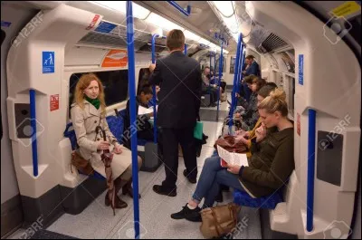 Un mystérieux _____ a créé la panique dans le métro.