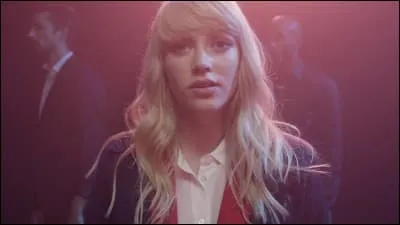 Qui chante "R&eacute;siste" ?