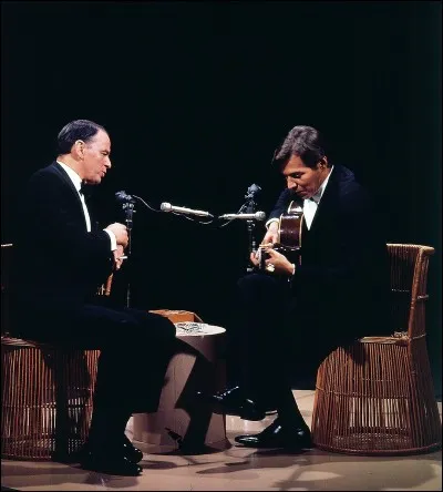 Qui a chanté "Shine on our Shoes" ?