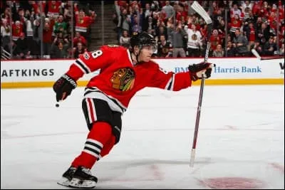 Le joueur de hockey Connor McDavid porte le numéro 97 sur son chandail.