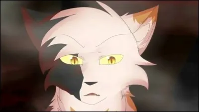 Dans quel endroit Nuage Balafré s'entraîne-t-il la nuit ?