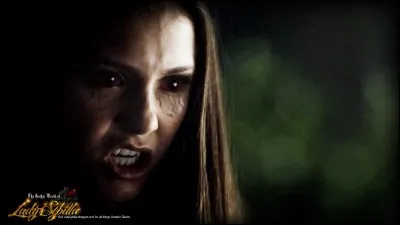 Comment se transforme Elena en vampire et pourquoi ?