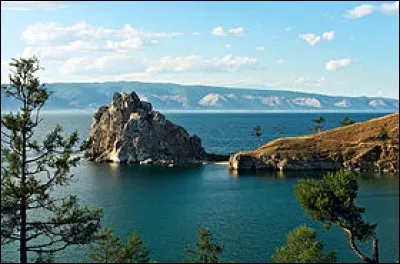 Dans quel lac trouve-t-on l'espèce unique de phoques vivant en eau douce ?