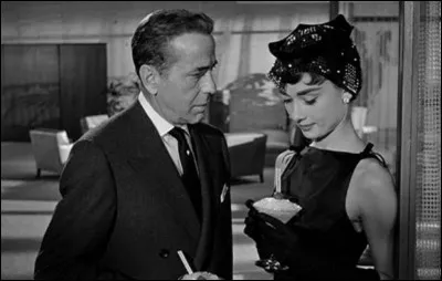 Ce film de Sydney Pollack, sorti en 1995, est le remake du film du m&ecirc;me nom r&eacute;alis&eacute; par Billy Wilder en 1954, dans lequel le personnage jou&eacute; par Audrey Hepburn part &agrave; Paris. De quel film s'agit-il ?