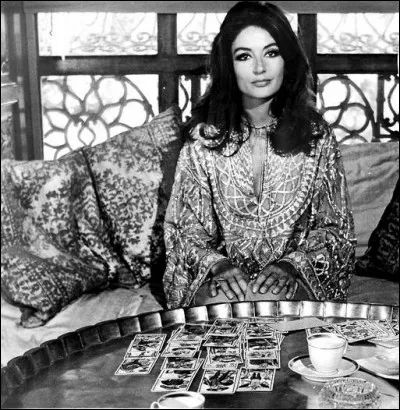 Ce film a &eacute;t&eacute; r&eacute;alis&eacute;, par George Cukor, en 1969 avec Anouk Aim&eacute;e et Anna Karina. Il raconte les amours d'un jeune Anglais &agrave; Alexandrie &agrave; la fin des ann&eacute;es 1930, avec une prostitu&eacute;e et la femme d'un riche banquier. Quel est le titre du film ?