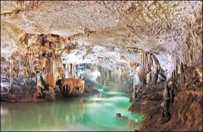 Où se situe la grotte de Jeita ?