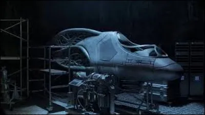 À quel âge Supergirl est-elle arrivée sur Terre ?