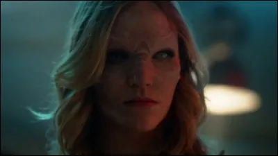 Comment se prénomme la petite amie de Winn ?