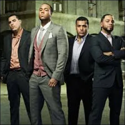 En quelle langue est chanté le tube de l'été "Obsesión" du groupe Aventura ?