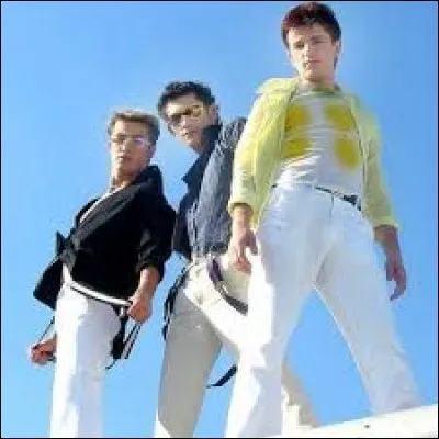 De quel pays est originaire le groupe O-Zone qui cartonne cette année-là avec leur tube "Dragostea Din Tei" ?