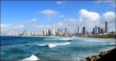 Dans quel pays se situe la ville de Tel Aviv ?