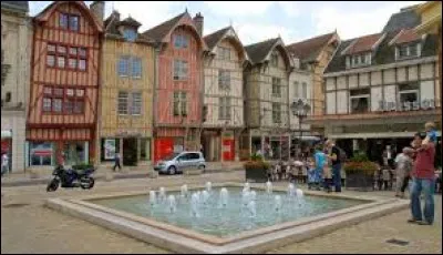 Dans quel département se trouve la ville de Troyes ?