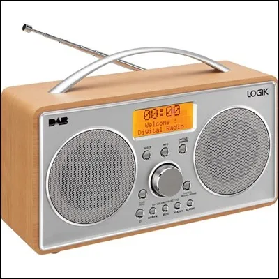 Comment dit-on "J'écoute la radio" ?