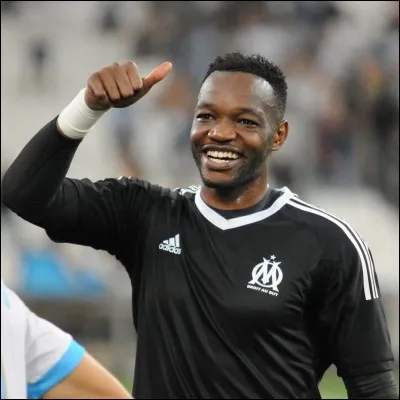 Le gardien de l'OM avant l'arrivée de Mandanda était :