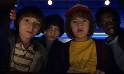 À quoi jouent les garçons à l'arcade ?