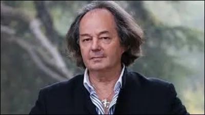 Août : 
08 août : 
Ce jour-là meurt l'écrivain et journaliste Gonzague Saint Bris dans un accident de voiture. Né à Loches (Indre-et-Loire) le 26 janvier 1948, il grandit au château du Clos Lucé, célèbre pour avoir hébergé Léonard de Vinci sous le règne de François Ier. Devenue propriété de sa famille à la date du 30 juillet 1855, dans quelle ville d'Indre-et-Loire est située cette demeure ?