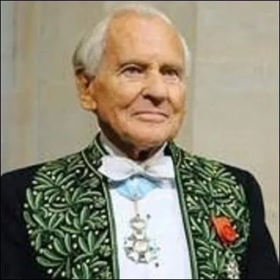 Jean d'Ormesson voit le jour à Paris le 16 juin 1925. Le 18 octobre 1973, il fut élu membre de l'Académie française en prenant le fauteuil n°12. À quel écrivain, philosophe, poète et dramaturge succèda-t-il à cette place ?