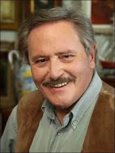 En avril, pareil qu'au mois de février, il n'y a pas eu de décès de personnalités françaises. On passe en mai.
04 mai : 
Victor Lanoux, de son vrai nom Victor Nataf, nous quitte. Acteur de théâtre, de téléfilms, de séries, et de plus de 40 films, il naît à Paris le 18 juin 1936. Parmi ces trois séries, dans laquelle ne figure-t-il pas ?