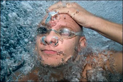 Qui a battu/fait le record mondial d'apn&eacute;e ?