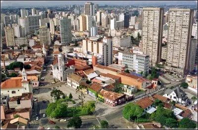 Où se trouve la ville de Curitiba ?