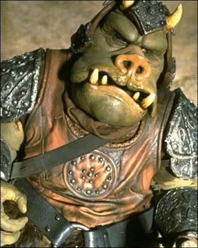 Avec quelle arme les Gamorréens défendent-ils leur maître ?