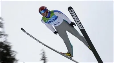 Quel est le pays, où ce sport est très populaire, qui a remporté le plus grand nombre de médailles d'or au saut à ski ?