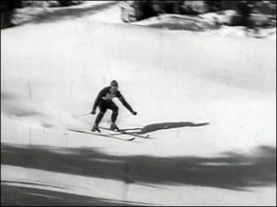 Il a été le premier skieur à remporter trois titres lors d'une même édition des Jeux olympiques. C'était à Cortina d'Ampezzo en 1956. De qui s'agit-il ?