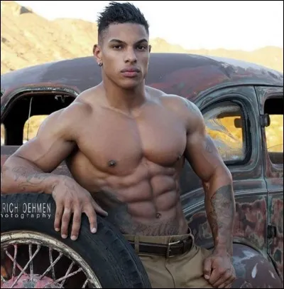 Comment se nomme cet homme qui est sorti avec Maëva ?