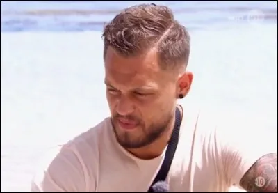 Qui est ce personnage qui ressemble de loin à M. Pokora ?