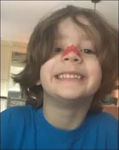 À qui Pascal enlève-t-il le plus souvent de la gomme dans les cheveux ?