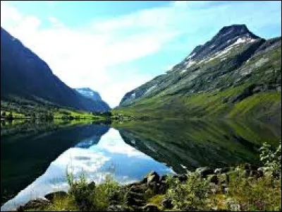 La Suède est surnommée "Le pays des Fjords".