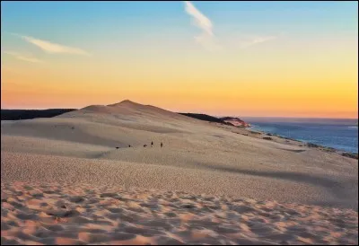 La hauteur de la dune du Pilat varie entre...