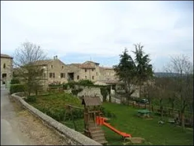 Nous terminons notre balade en Ardèche, à Vagnas. Commune du Bas-Vivarais, elle se situe en région ...