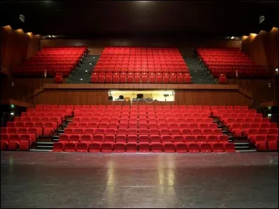 Qui a chanté "Elle m'a aimé" ?