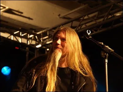Qui est ce chanteur et bassiste finlandais du groupe Nightwish?